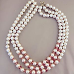 VINTAGE TRIPLE STRAND FAUX PEARL MONET WEIGHTY NECKLACE PEACH RESIN ACCENTS